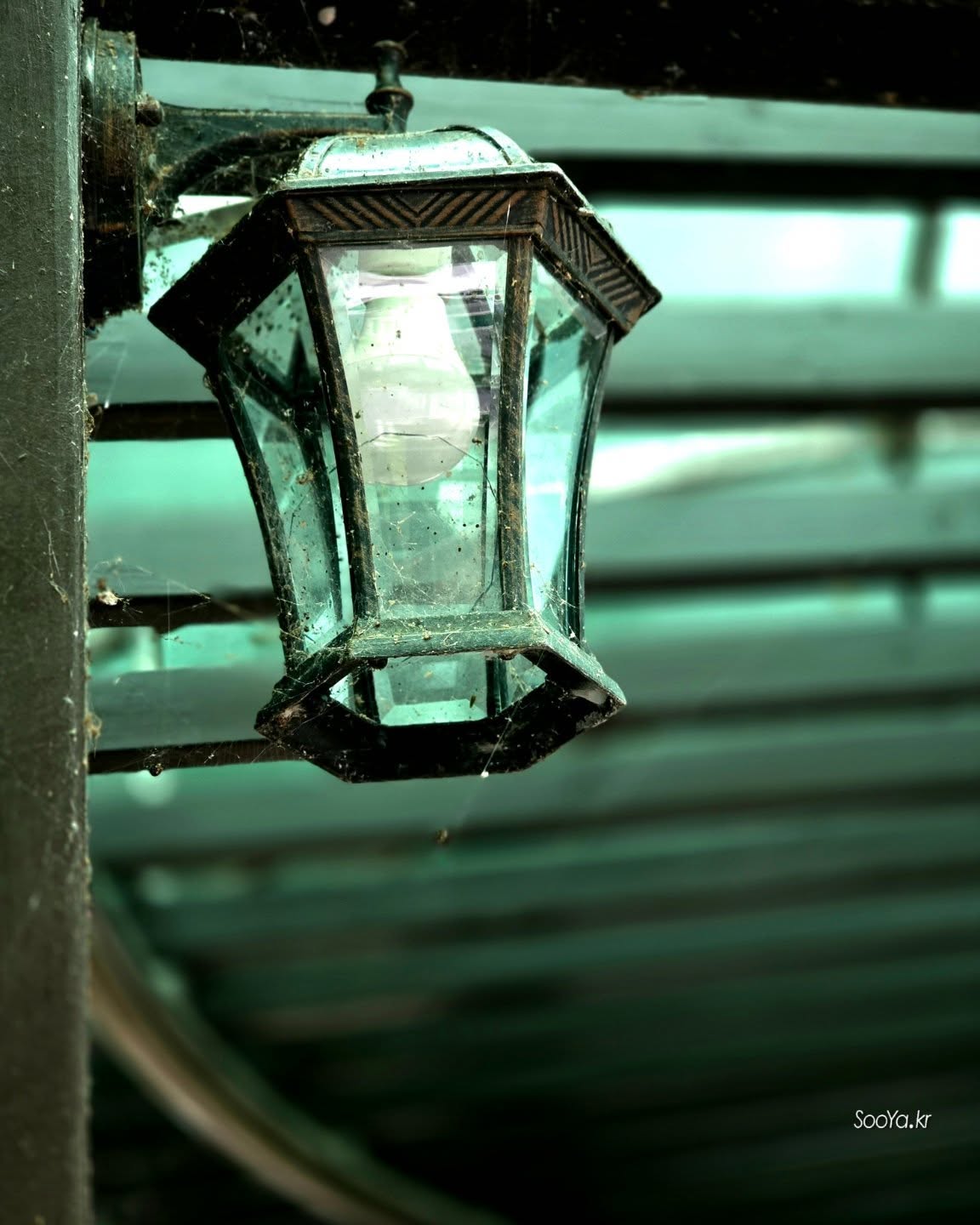 <꺼진 등>
http://sooya.kr
.
#cyber사이비사진전
#수야의관점놀이 #viewpoint_play
#거짓말이야기
#자그마한이야기
#스마트폰사진 #smartphone_photos