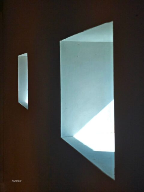 <눈>
http://sooya.kr
.
#cyber사이비사진전
#수야의관점놀이 #viewpoint_play
#거짓말이야기
#자그마한이야기
#스마트폰사진 #smartphone_photos