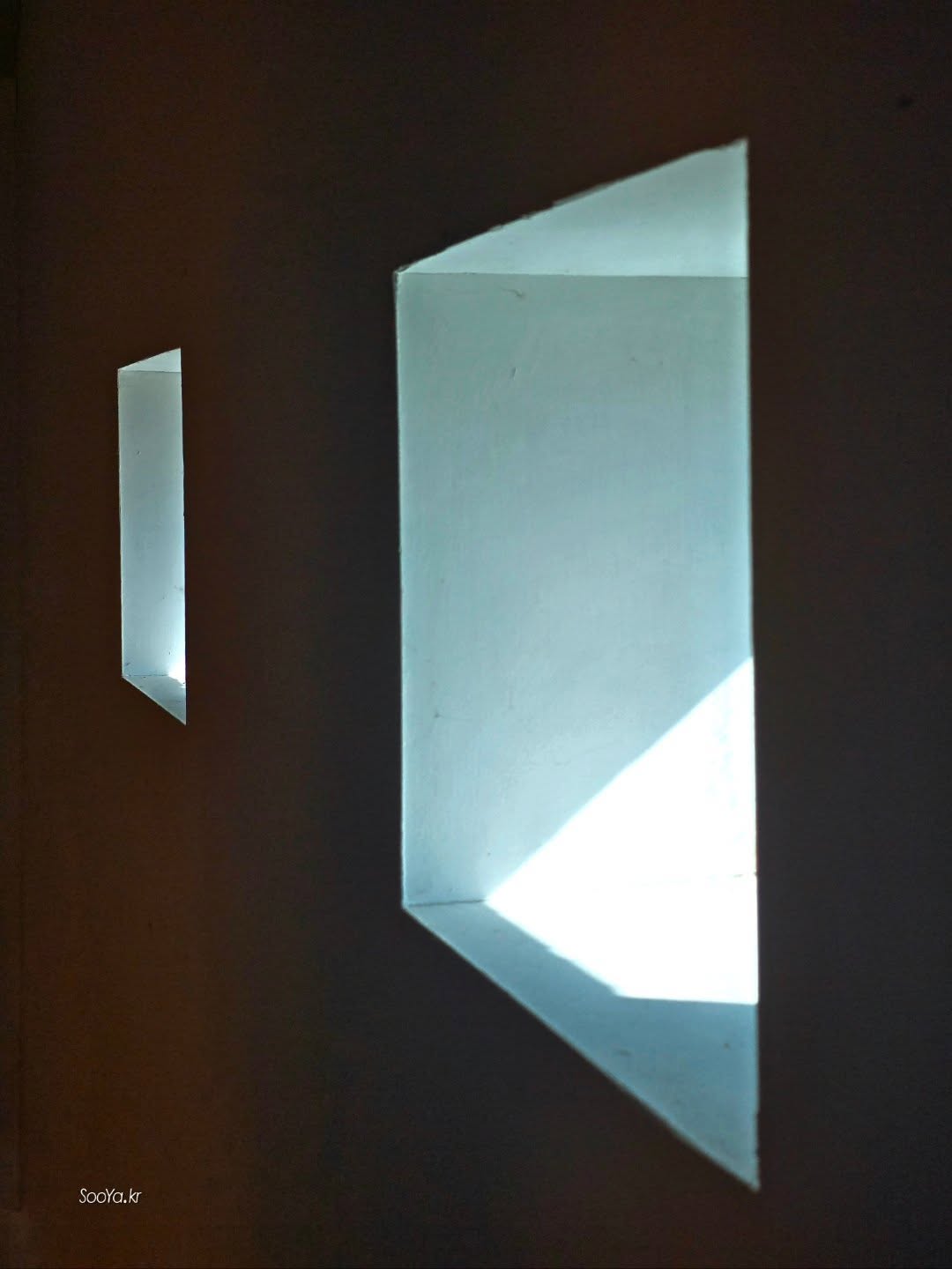 <눈>
http://sooya.kr
.
#cyber사이비사진전
#수야의관점놀이 #viewpoint_play
#거짓말이야기
#자그마한이야기
#스마트폰사진 #smartphone_photos